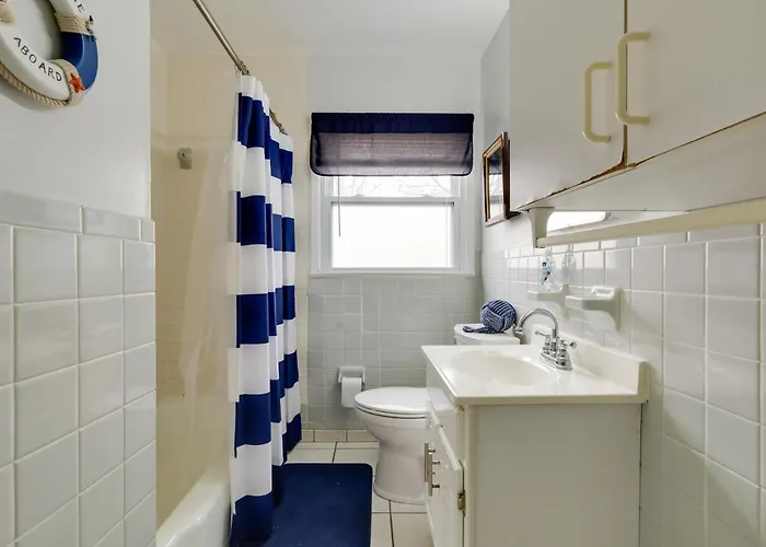 Walk To Bay & Ocean Beach! 'english Condo'