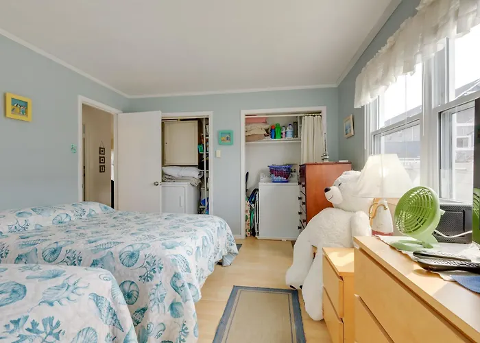 Walk To Bay & Ocean Beach! 'english Condo' Holiday home *