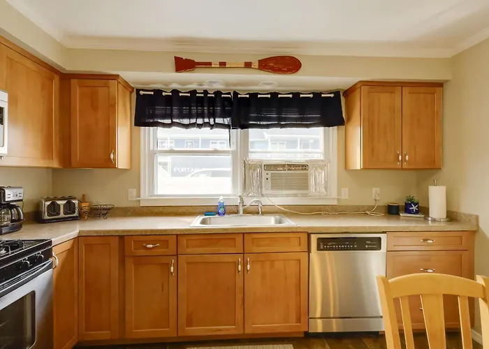 Holiday home Walk To Bay & Ocean Beach! 'english Condo' *