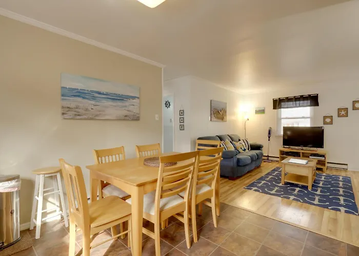 Walk To Bay & Ocean Beach! 'english Condo' Holiday home
