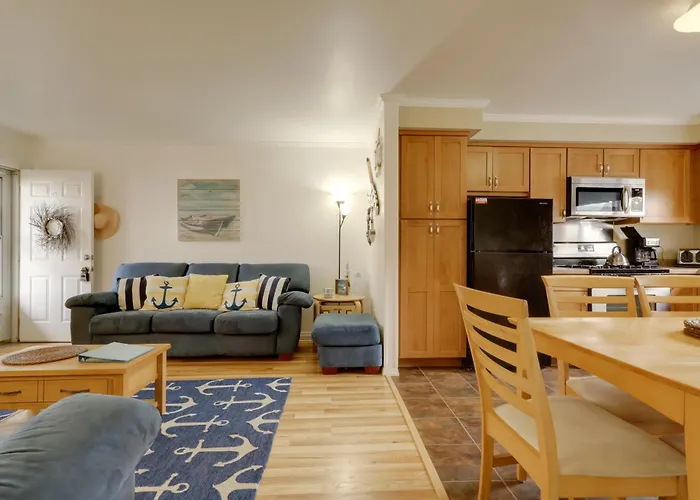 Walk To Bay & Ocean Beach! 'english Condo' Holiday home