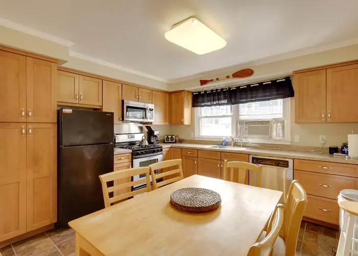 Holiday home Walk To Bay & Ocean Beach! 'english Condo'
